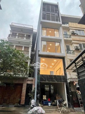 nhà mặt phố nguyễn văn cừ. kinh doanh