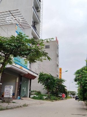 bán lô giãn dân lãm làng, giá rẻ. chưa tới 4 tỷ. đối diện kcb quế võ. kinh doanh buôn bán sầm uất