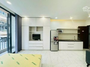 căn hộ full nội thất ban công rộng 40m2 ngay lê quang định
