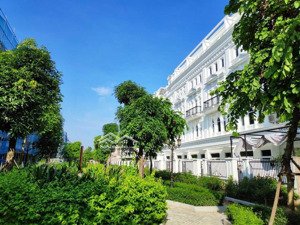 cần bán gấp liền kề louis city đại mỗ hoàn thiện đẹp dt 100m2 gần vườn hoa, giá 29 tỷ