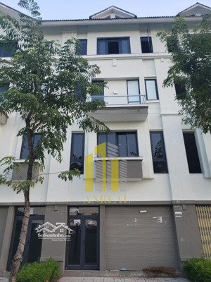 nhà mặt phố trệt 4 lầu có thang máy giá chỉ 30 triệu