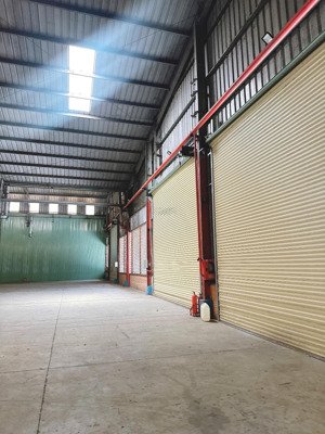 cho thuê kho 1500m2 logistic gần kcn amata. pháp lý hoàn công đầy đủ pccc. giá thuê 112trieu/thang