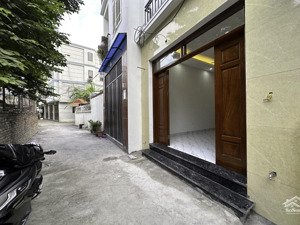 nhà 5 tầng, song phương, 6pn, thang máy cao cấp, ngõ thông, oto cách 50m lh: 