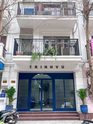 cho thuê nhà 5 tầng mặt phố thái hà. mặt tiền 5m, vỉa hè rộng, không vướng dải phân lane.