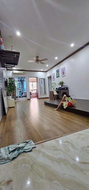 bán căn hộ 3 ngủ tầng trung đẹp toà hemisco xa la