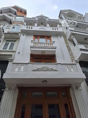 5 tầng q7- thang máy, nội thất gỗ nam phi 5 phòng ngủ 5,2m x 15m - sổ riêng - chỉ: 8.9 tỷ