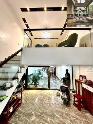 n4325 cho thuê nhà 5 tầng mặt đường tuyến 2 quán nam oto tránh nhau