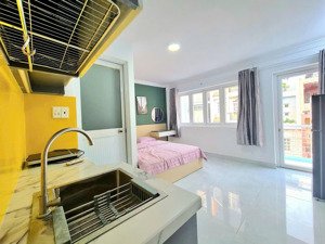 căn hộ ban công thang máy - ngay trung tâm quận 3 - hẻm xe hơi - gần đại học sư phạm - toà viettel