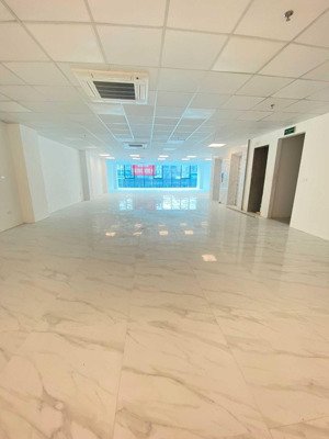 chính chủ cho thuê văn phòng mặt phố 35 nguyễn xiển, diện tích 190m2 giá ưu đãi