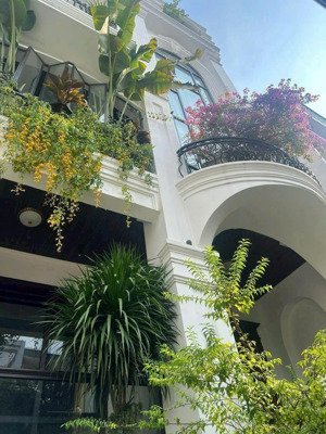 bán nhà mt đường quận 3,p4 tphcm