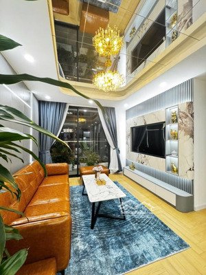 em chính chủ bán căn 2+1n 85,26m center point 110 cầu giấy , full nội thất đẹp , cam kết giá tốt