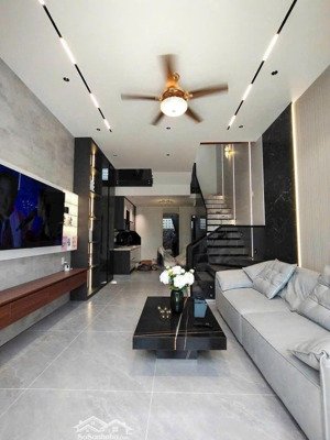 cần bán nhà đẹp 3 tầng kiệt ô tô 5m, hướng đông nam, giá hơn 4 tỷ, đà nẵng