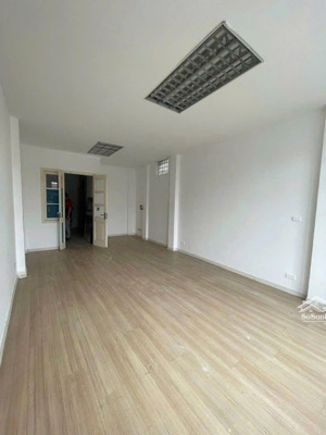 chính chủ bán gấp nhà mặt phố kim mã giá 17.8 tỷ, 40mx4 tầng, nở hậu, hè 3m
