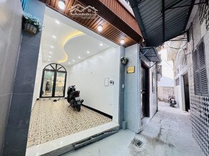 nhà mới - về ở luôn - thông số cực hiếm - nhà mới kính koong - full nội thất - trung tâm quận