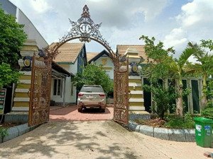 giảm 5 tỷ bán gấp biệt thự khổng lồ mặt tiền đường số, p tân phú, quận 9