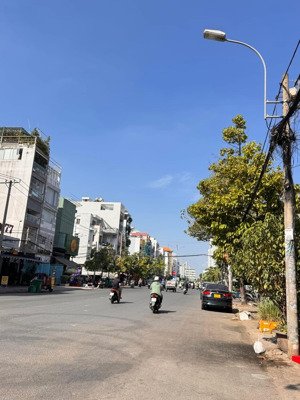 bán nhà siêu phẩm mặt tiền 10m, khu hiếm bán, dt 6x18m. gần ngay tạ quang bửu, q. 8. nhỉnh 21 tỷ