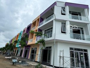 bán căn góc 1 trệt 2 lầu đường nguyễn huệ trung tâm thành phố ngã bảy 
