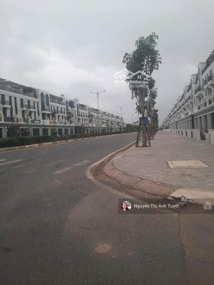 đất ngay vinhomes 3/2 hậu nghĩa 15x40 = 611m2 ( sổ riêng sẵn ) . giá 9 tỷ tl mạnh