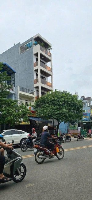 cần bán nhà mặt tiền đs 2 pbhh b . bình tân đường 30m . 4.5 x 20 . 1 trệt 5 lầu . 13.5 tỷ tl