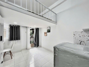 cho thuê căn duplex ban công, ngay khu vực trung tâm bình thạnh, chợ bà chiểu và phan xích long