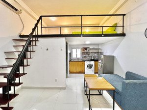 duplex xịn ánh sáng trực tiếp , ban công ngay đại học bách khoa quận 10