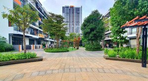 bán shophouse mặt công viên giá tốt nhất thị trường. 76m x 5 tầng chỉ nhỉnh 16 tỷ. lh: 