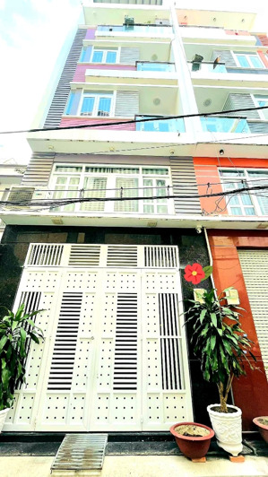chủ ngộp gấp hơn 13 tỷ 5 tầng xe hơi ngủ nhà - 50m2 ngang 4,5m nội thất cao cấp - 10p qua q. 1