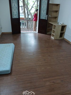 cho thuê căn hộ tập thể tầng 1, 80m2,3pn, pk rộng, vs, hai mặt ngõ, vỉa hè. khu tt gần cv nghĩa tân