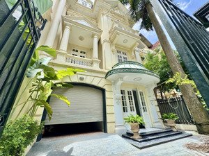 cho thuê nhà 4 phòng ngủ hiện đại, có garage trên đường âu cơ