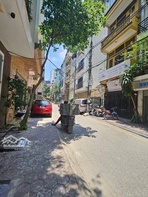 cho thuê nhà phân lô trung hoà, cầu giấy, 90m2, 5 tầng thang máy, 7 ngủ. ôtô dừng đỗ, vào nhà