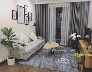 chính chủ bán căn 71m2 2pn + tầng trung có ban công phòng khách giá 5.3 tỷ cc five star kim giang