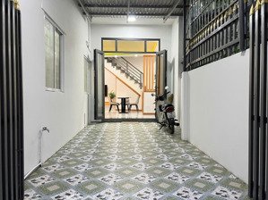 cần tiền bán nhà vĩnh ngọc có sẵn nội thất giá chỉ 2 tỷ 450 triệu, sổ đỏ đầy đủ, đường rộng 3m