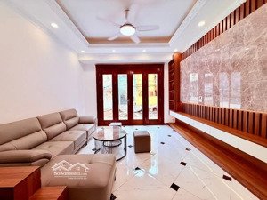 bán nhà nguyễn khang cầu giấy lô góc cách phố 50m ở ngay dt 35m 4tầng