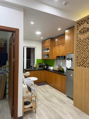 cần bán căn hộ gemek 1 diện tích: 69m2. thiết kế 2 phòng ngủ, 2 vệ sinh. cửa: đông bắc