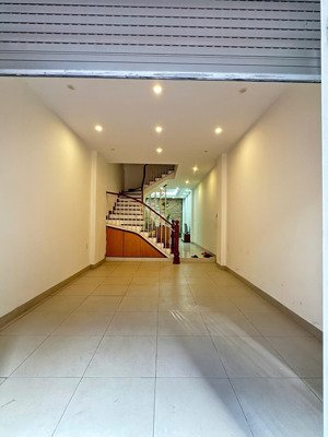 cho thuê nhà 5 tầng ở mễ trì,đồng me, oto đỗ tránh làm vp, kinh doanh ol,ở,..