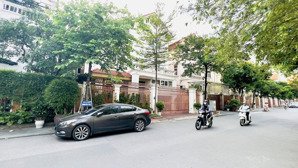 bán biệt thự làng việt kiều châu âu 200m², 3 tầng, mt 9m, giá 48 tỷ, vị trí trung tâm hà đông