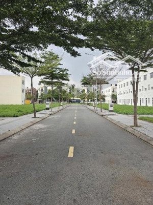 bán lỗ lô đất 80m2 giá 1tỷ350tr đường dt743, tp. dĩ an. sổ hồng riêng. xây dựng tự do