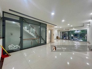 cho thuê 3 tầng dưới của căn 7x20m, dtsd 300m2, hầm để xe, sẵn vách kính tại vạn phúc. chỉ 35 triệu