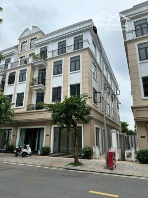 căn xẻ khe độc bản tại vincom royal park tp đông hà.sẵn hợp đồng cho thuê 30 triệu/ tháng.