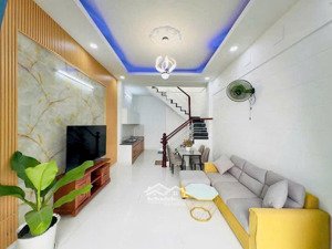 chỉ 5.6 tỷ, nhà đẹp 2 tầng btct, 60m2, hẻm 5m ô tô, hiệp bình phước, gần cân nhơn hòa