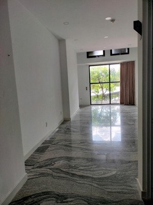 văn phòng 35 m2- trống sẵn cần cho thuê, đăng ký địa chi kinh doanh. 9 triệu/ tháng em thuận