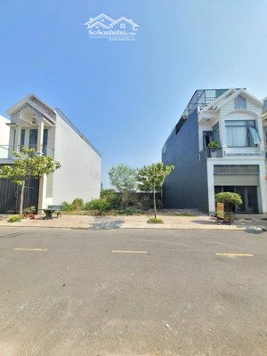 người thật việc thật bán đất mt trương văn bang,cần giuộc,long an giá 700tr/100m2 full thổ cư shr