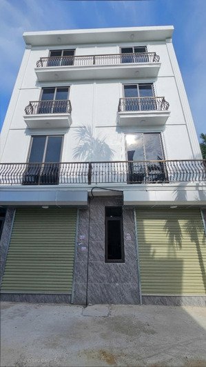 siêu hot. nhà xây 4t x 33m2 mới tinh, vị trí đẹp nằm ngay mặt đường ô tô tránh mà giá chưa đến 3tỷ