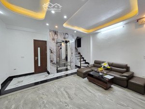 đống đa hàng bột , 7 tầng thang máy , vừa ở vừa kinh doanh, ô tô đỗ sát nhà