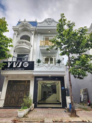 bán nhà trục đường chính kdc phú hồng thịnh 8 - kinh doanh đa ngành. vị trí cực đẹp