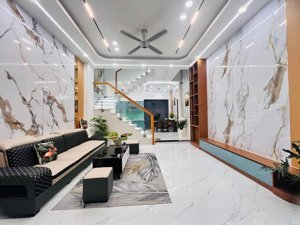 bán gấp nhà tại nguyễn thiện thuật, q3, hcm, 10,9 tỷ, 49m2, 3pn, 3wc, 2 tầng, giá siêu hời