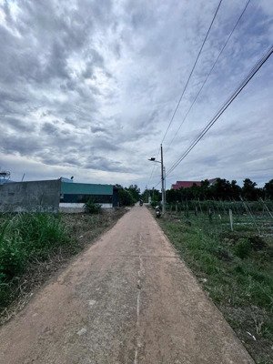 đất vườn giá rẻ sát dân 350 triệu/sào sổ riêng đường xe hơi lô lớn 1 mẫu 9, gần kdl núi chứa chan