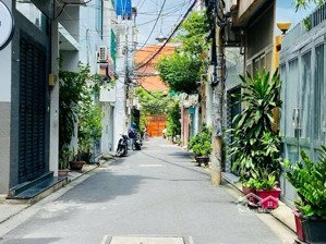 sốc!!! hẻm xe hơi huỳnh văn bánh 3 tầng sân thượng 13.5 tỷ giảm mạnh còn 9,5 tỷ thương lượng!!!