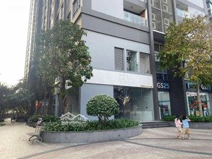 shophouse mặt đường lớn,giá tốt nhất thị trường tại vinhomes central park giá chỉ :170tr/tháng