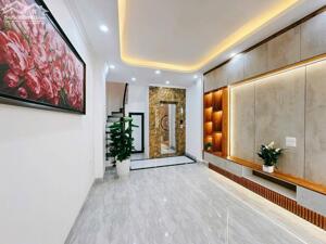 Bán Nhà Trịnh Đình Cửu, LÔ GÓC, Thang Máy, Ngõ To Đẹp 10m Ra Phố, DT 35m2. Giá 8.3 tỷ.